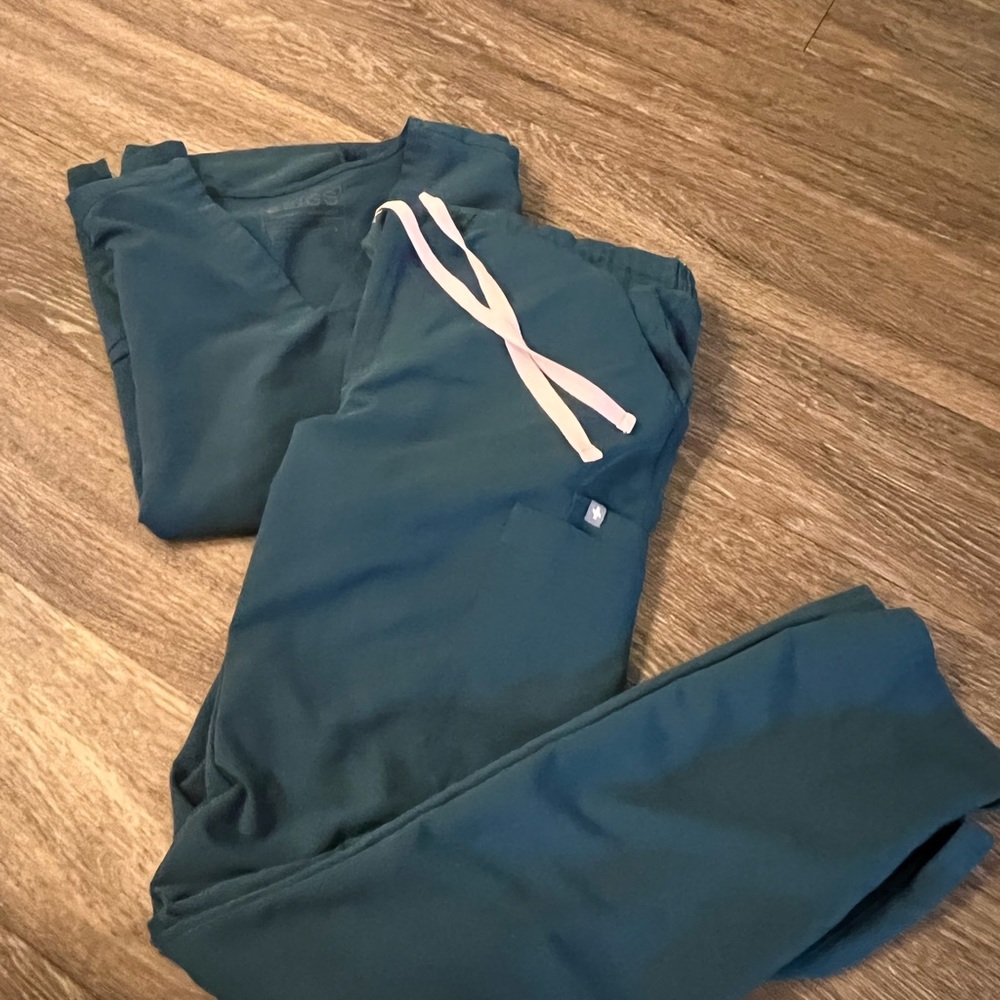 Figs scrub set